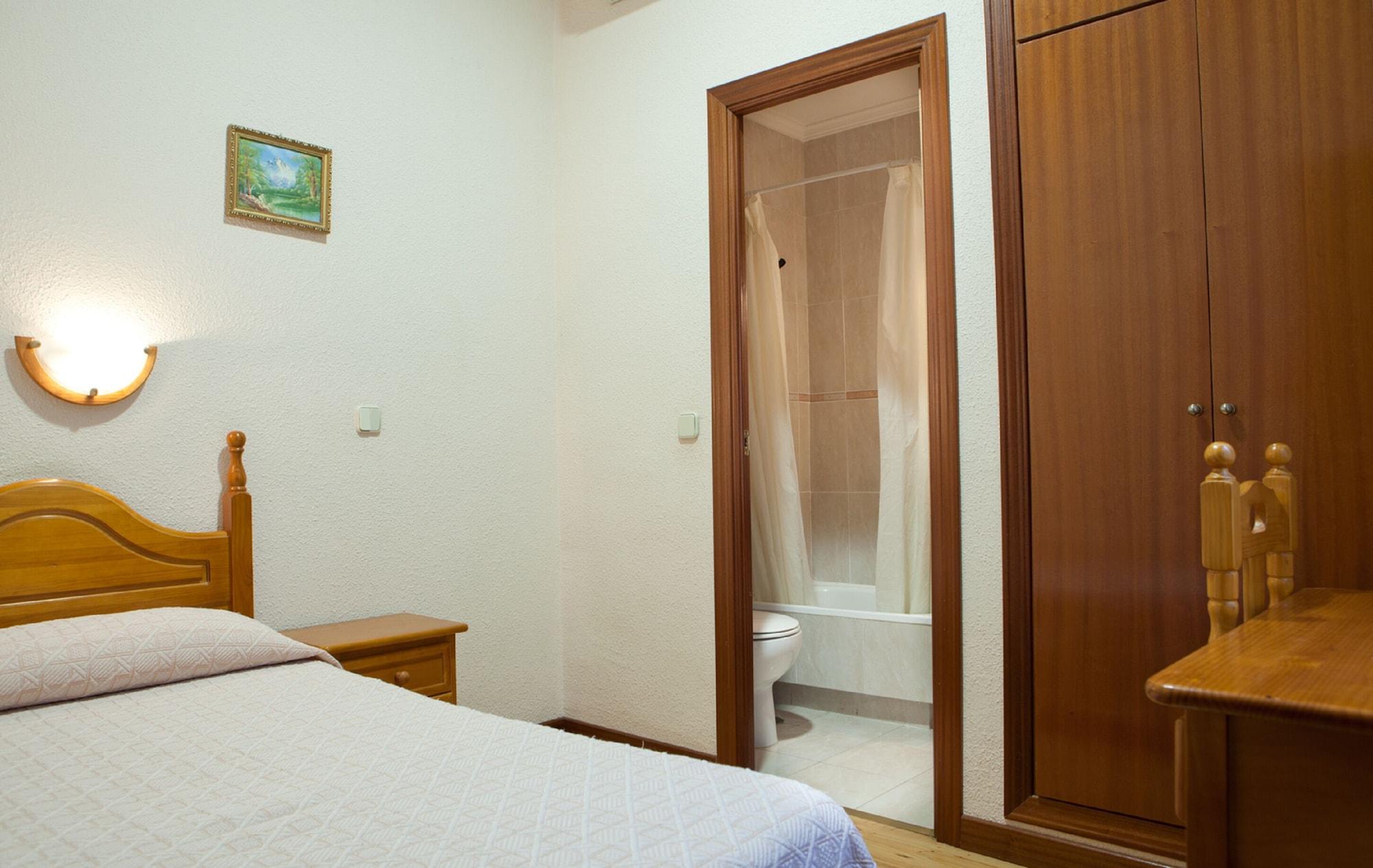 Hostal Zamora Madrid Bagian luar foto