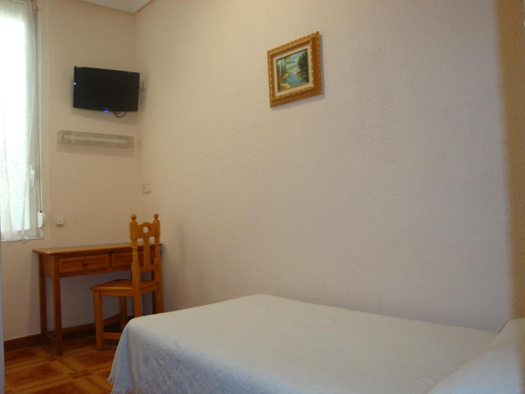Hostal Zamora Madrid Bagian luar foto