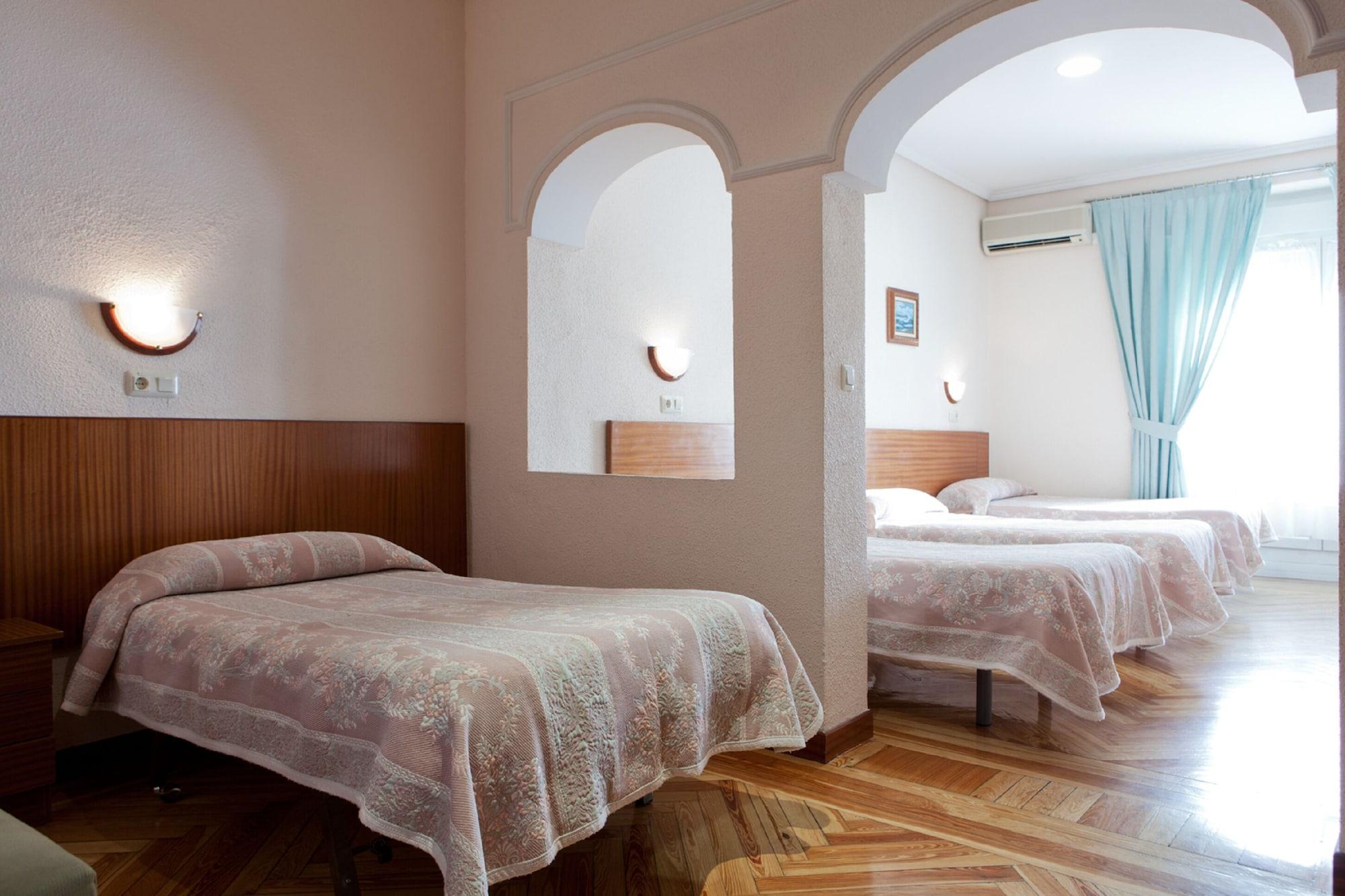 Hostal Zamora Madrid Bagian luar foto