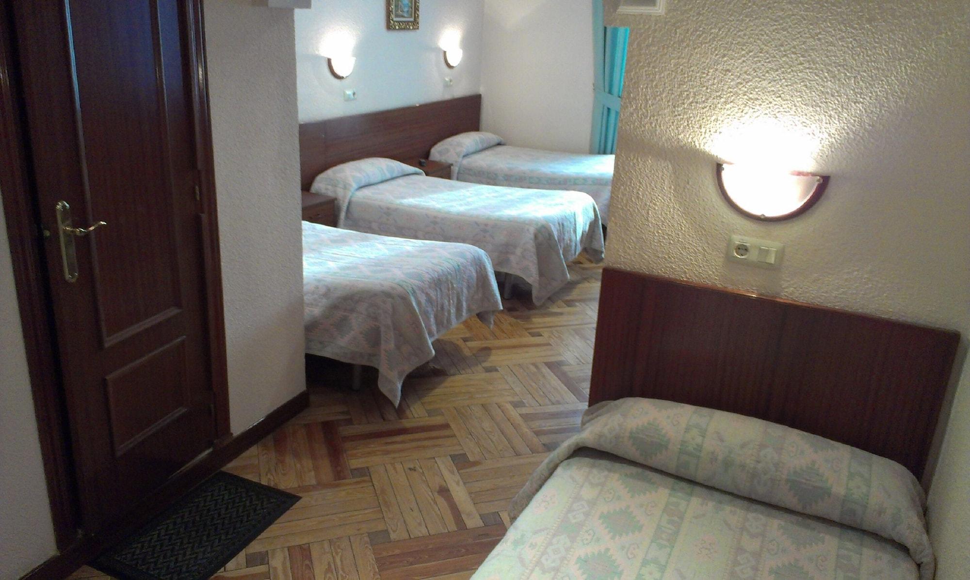 Hostal Zamora Madrid Bagian luar foto