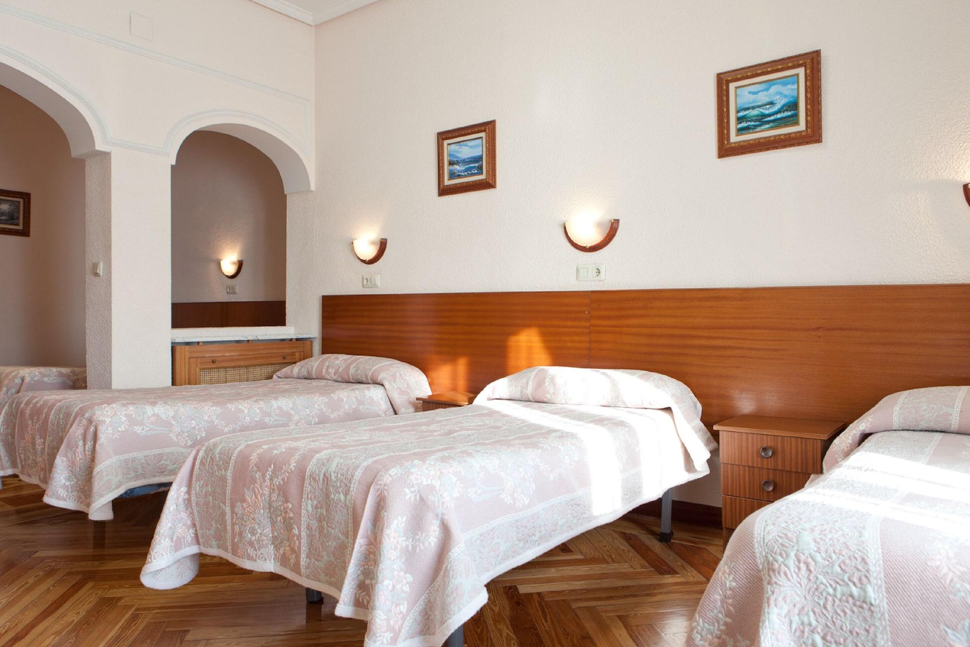 Hostal Zamora Madrid Bagian luar foto
