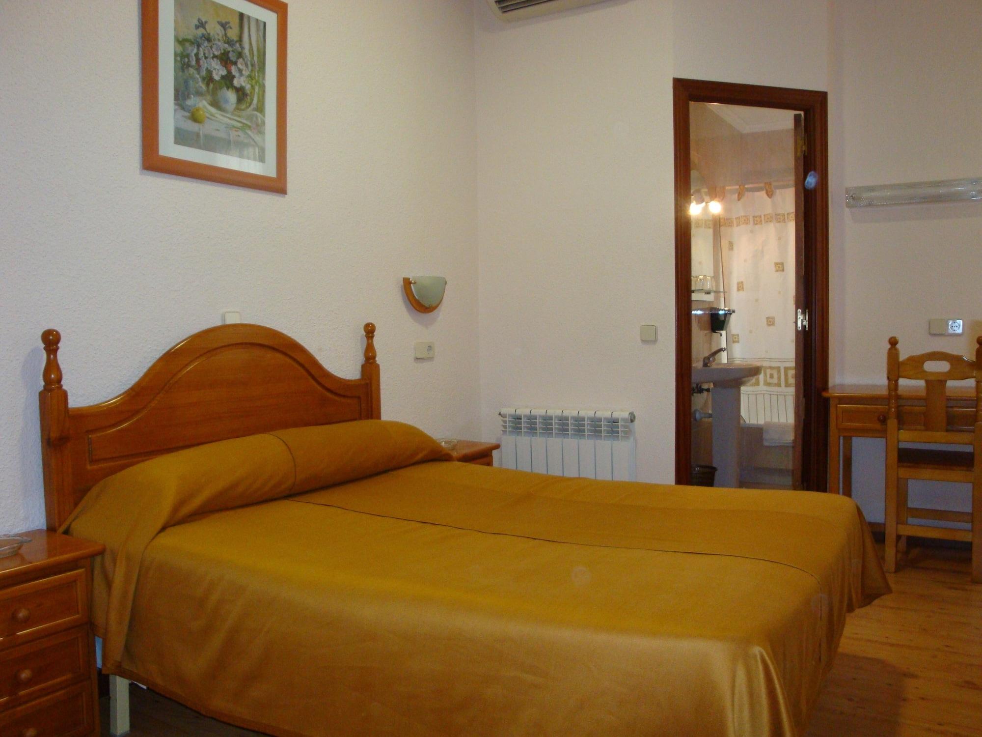 Hostal Zamora Madrid Bagian luar foto