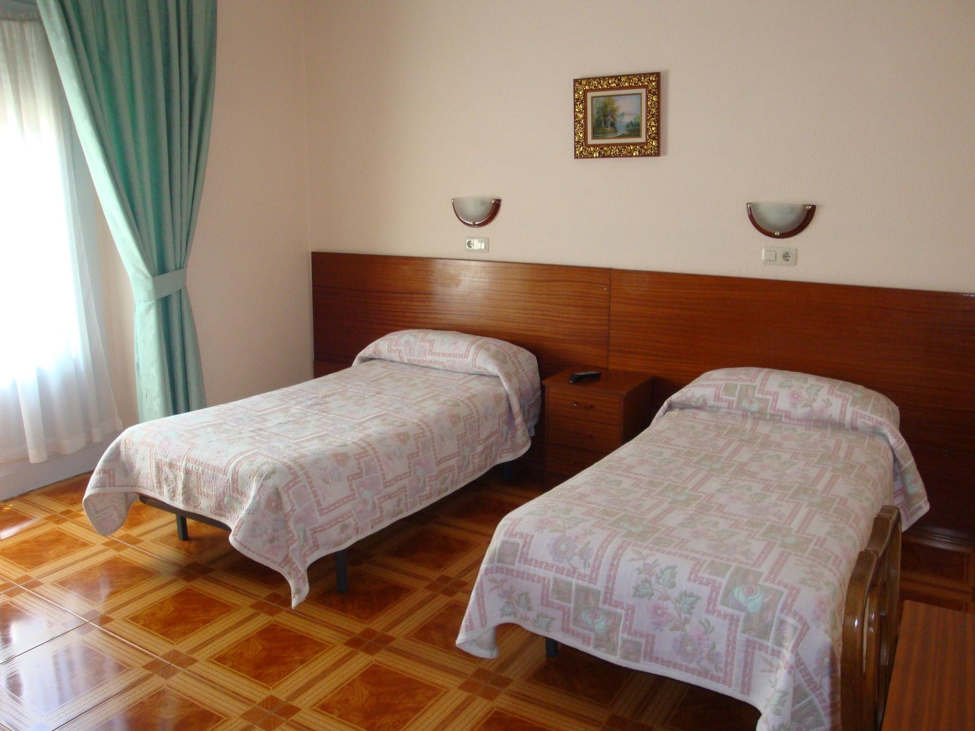 Hostal Zamora Madrid Bagian luar foto
