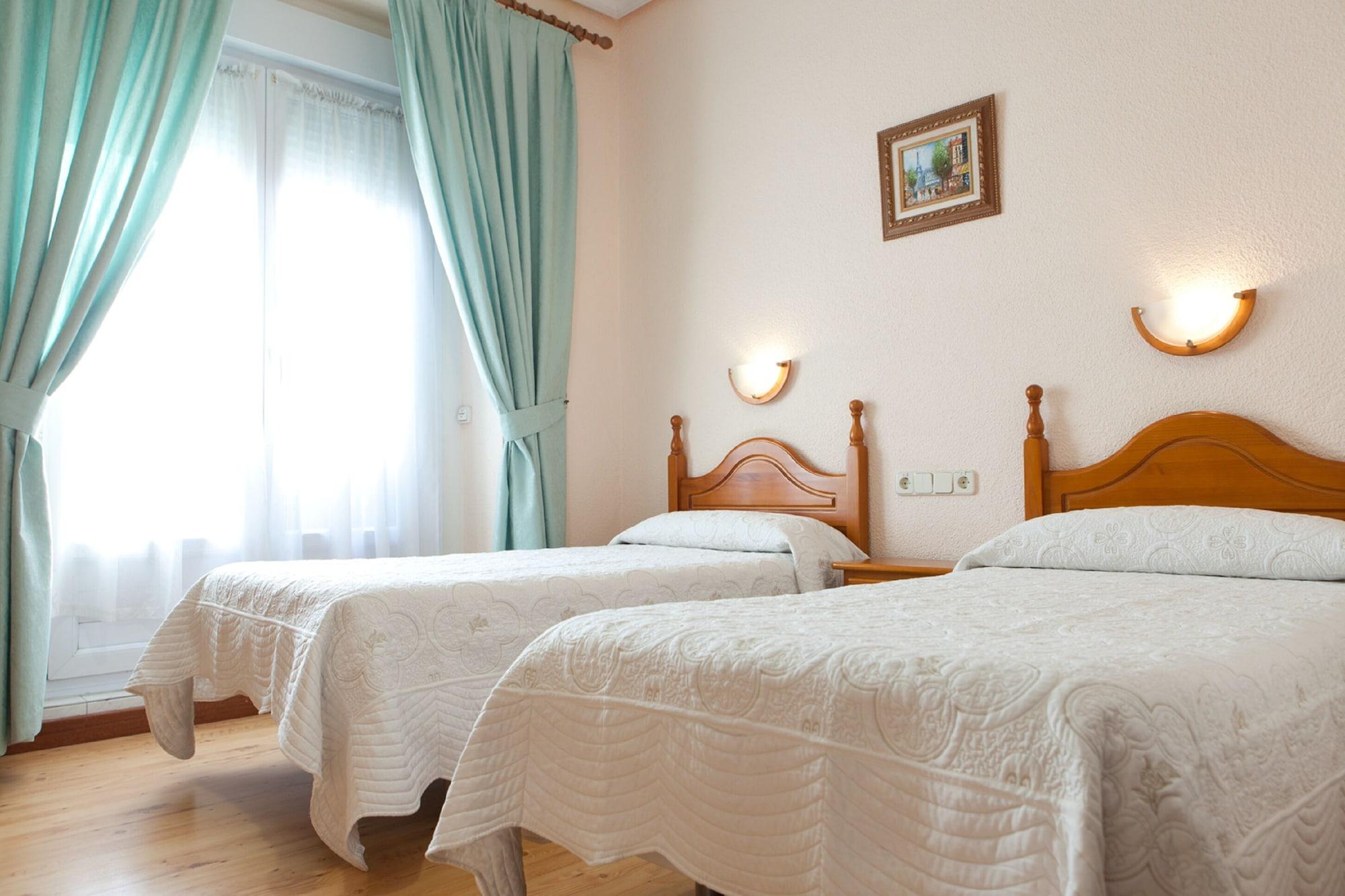 Hostal Zamora Madrid Bagian luar foto