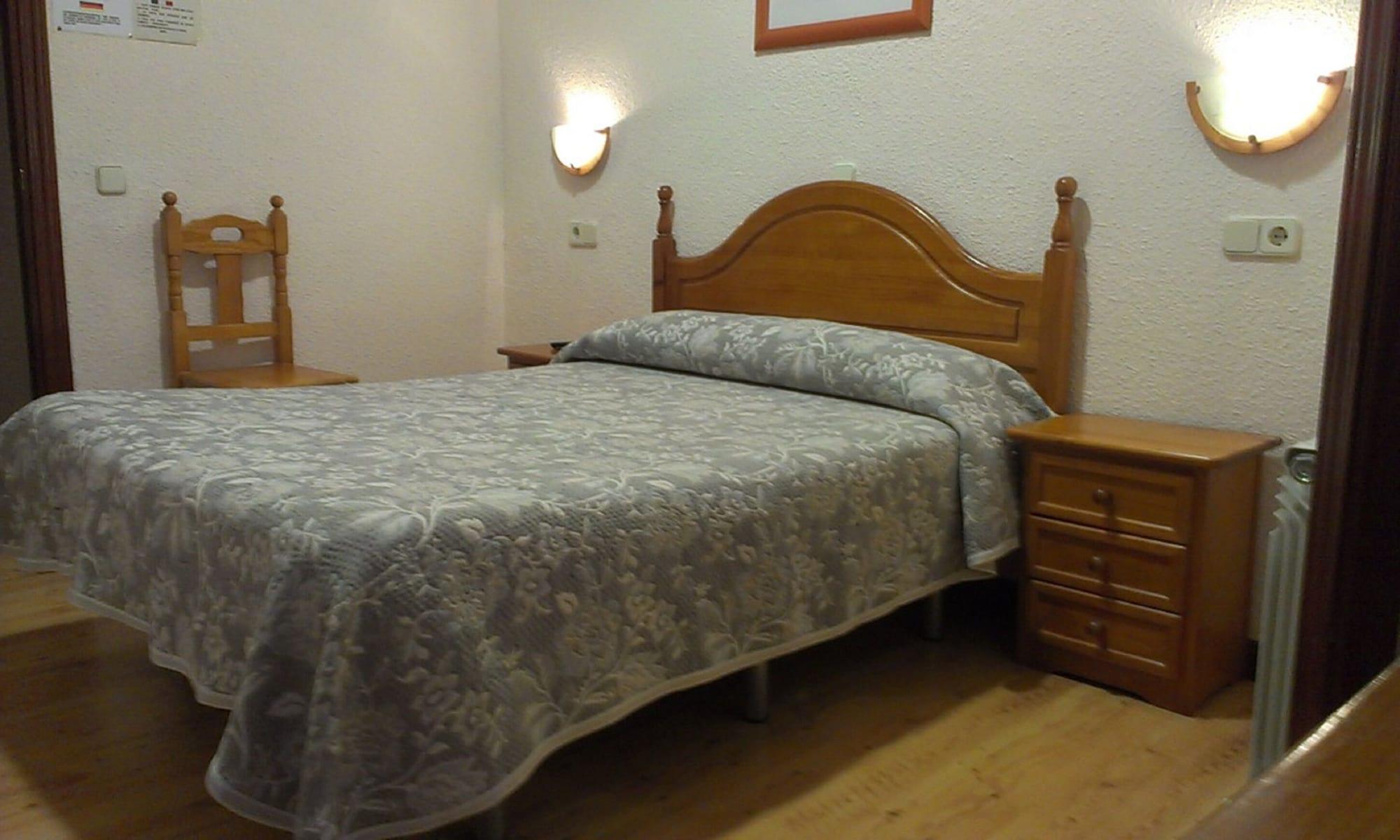 Hostal Zamora Madrid Bagian luar foto