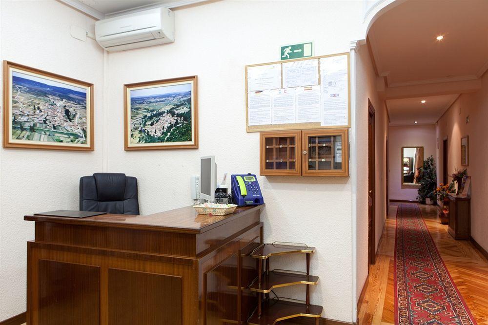Hostal Zamora Madrid Bagian luar foto