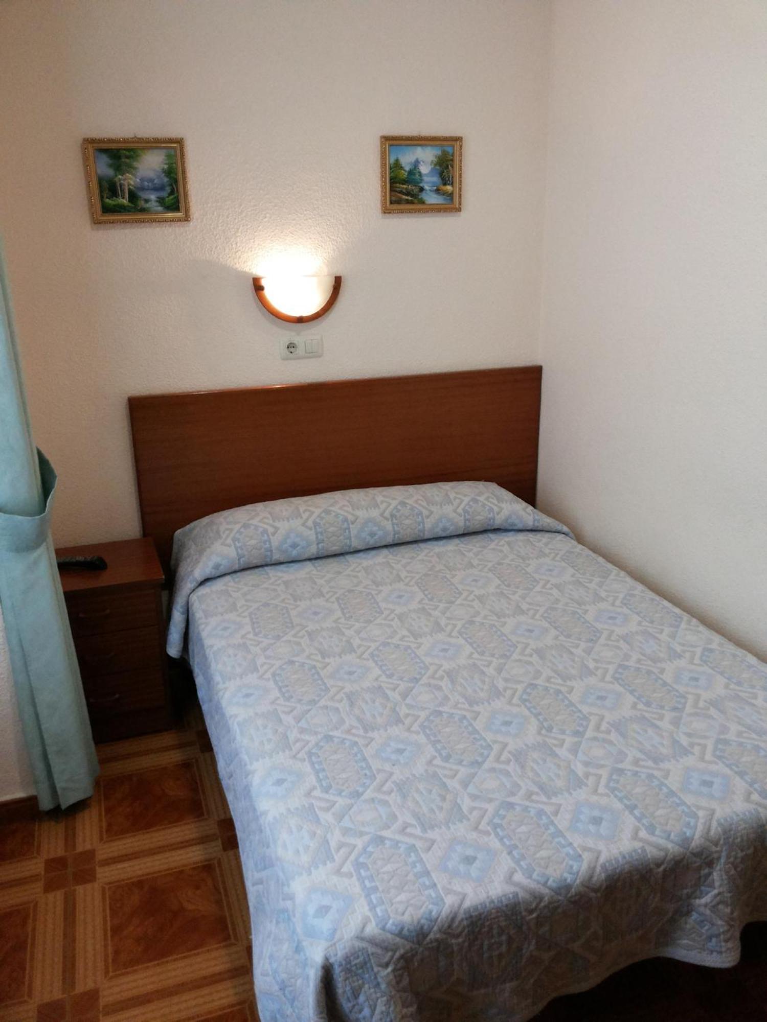 Hostal Zamora Madrid Bagian luar foto