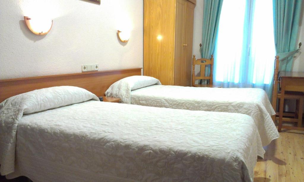 Hostal Zamora Madrid Bagian luar foto