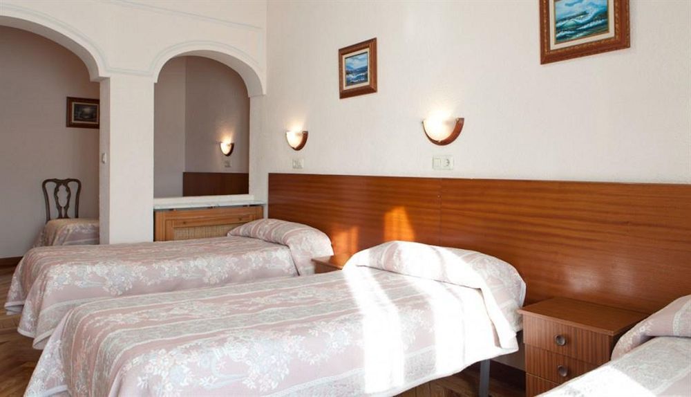 Hostal Zamora Madrid Bagian luar foto