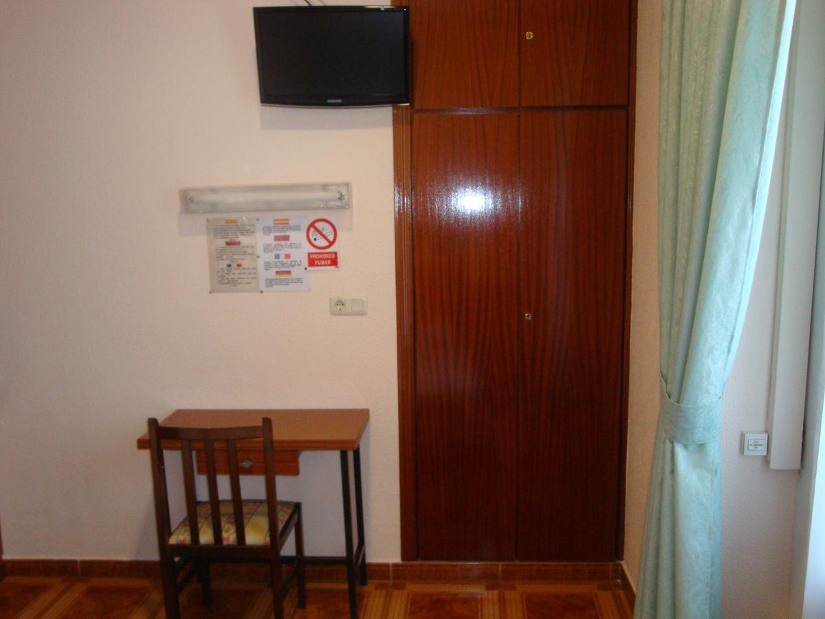 Hostal Zamora Madrid Bagian luar foto