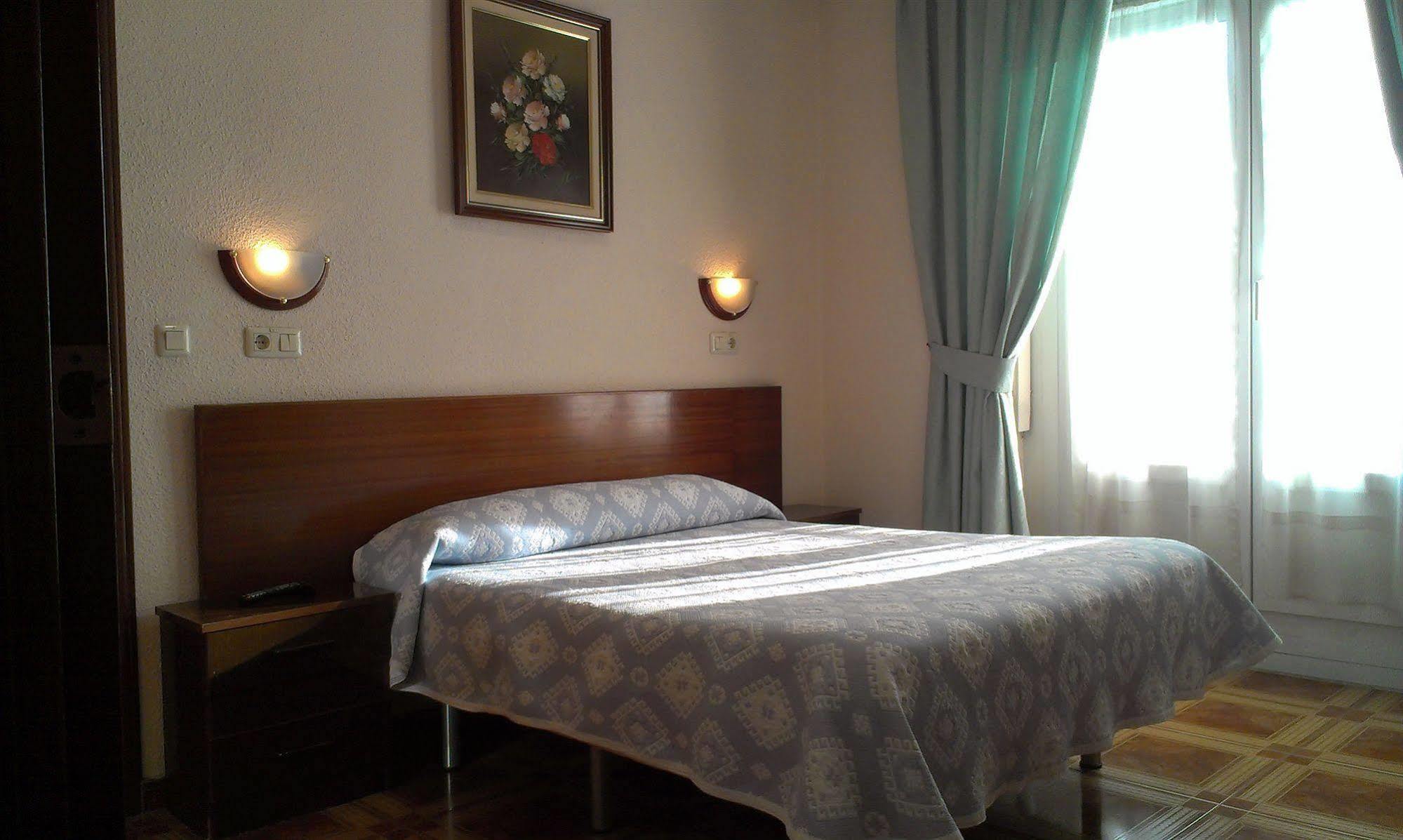 Hostal Zamora Madrid Bagian luar foto