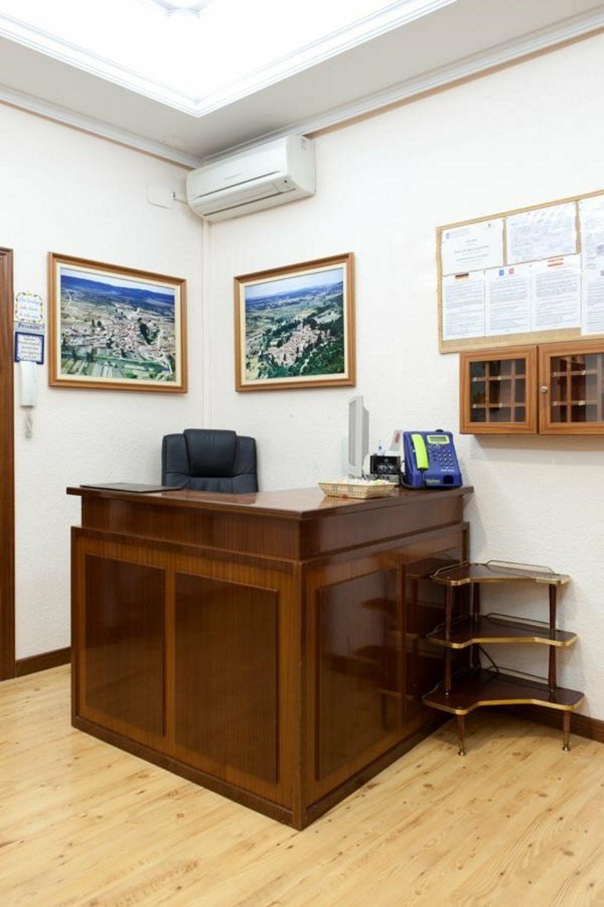 Hostal Zamora Madrid Bagian luar foto