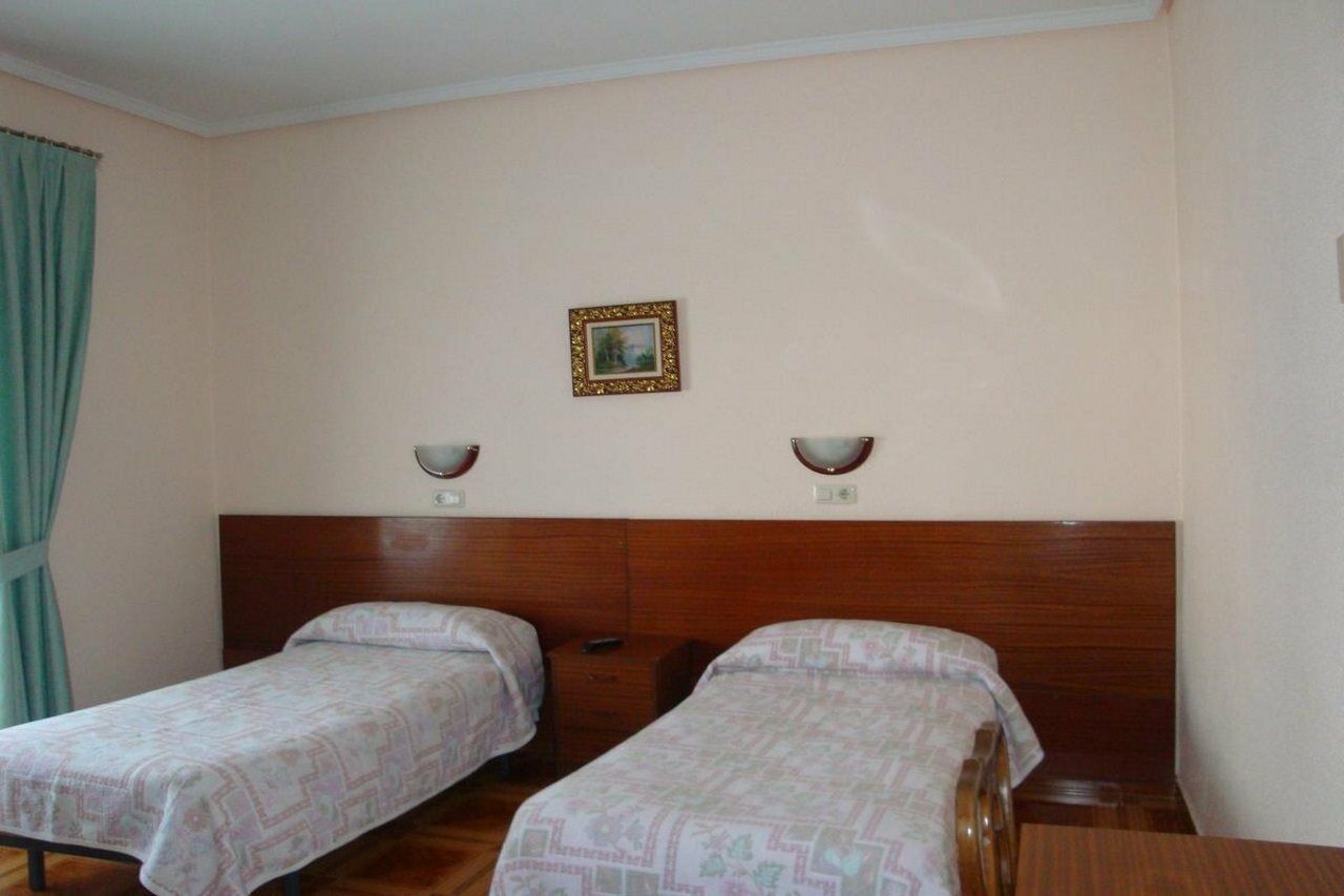 Hostal Zamora Madrid Bagian luar foto