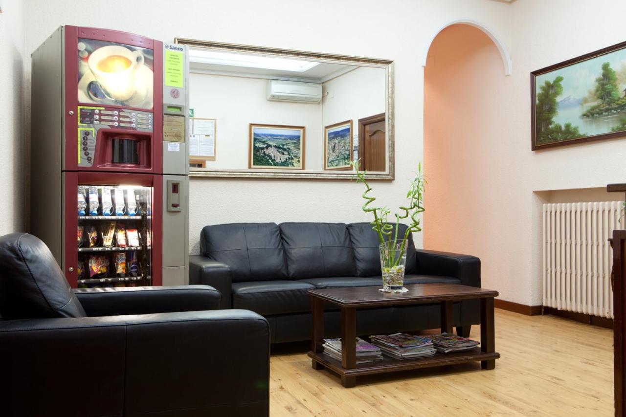 Hostal Zamora Madrid Bagian luar foto